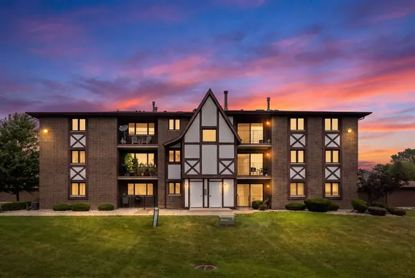 10511 S Roberts RD #2A, Palos Hills, IL 60465
