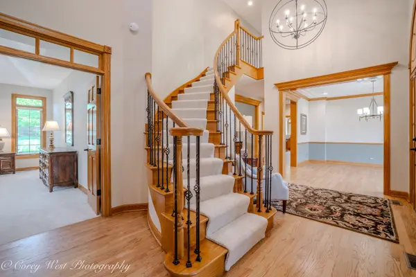 4N843 W Woods DR, St. Charles, IL 60175