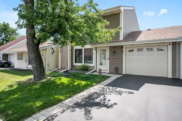 205 Robbin DR, Romeoville, IL 60446