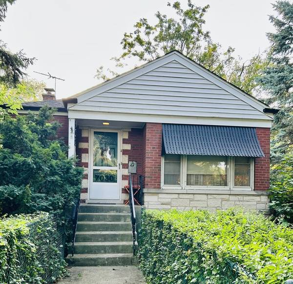 7030 N Ionia AVE, Chicago, IL 60646