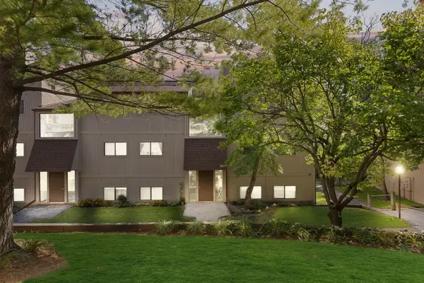 49 Oak Hill Colony #12, Fox Lake, IL 60020