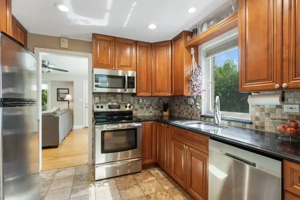 515 Longfellow AVE, Deerfield, IL 60015