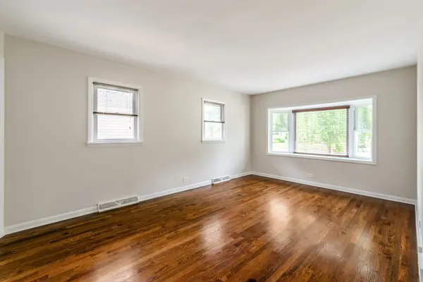 537 N Walnut ST, Elmhurst, IL 60126