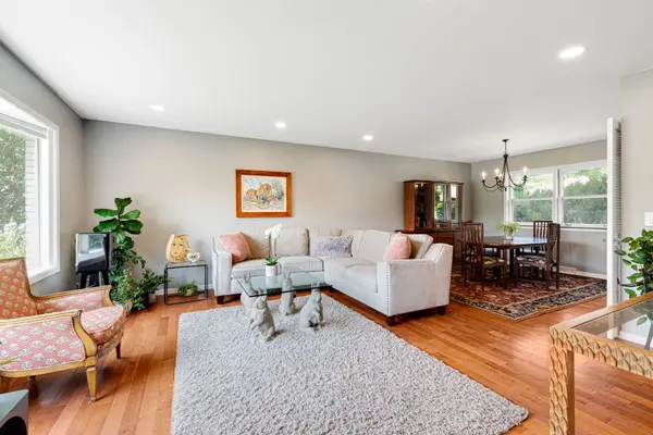3504 Illinois RD, Wilmette, IL 60091