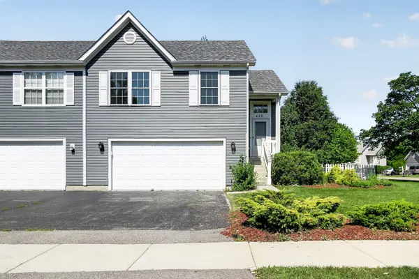 440 Newport CIR, Oswego, IL 60543