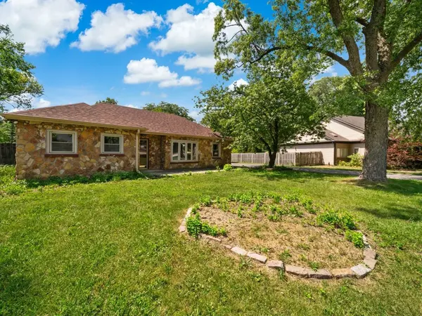 5706 Leitch AVE, Countryside, IL 60525