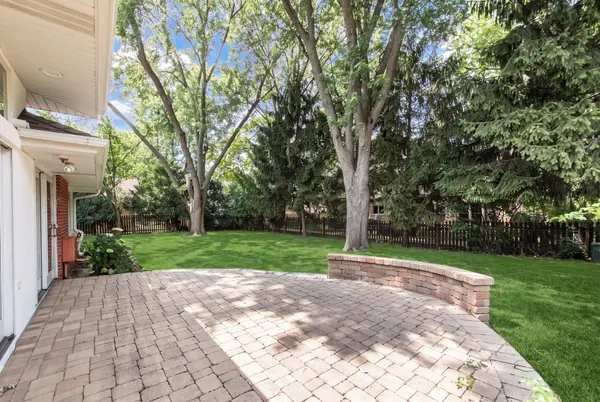 924 Brookline LN, Park Ridge, IL 60068