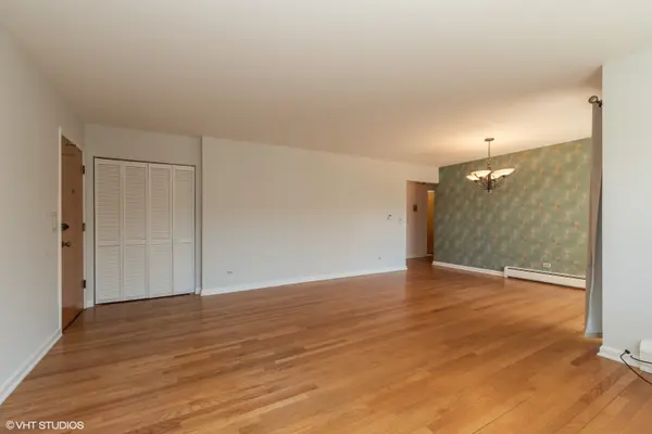 3552 N Oleander AVE #205, Chicago, IL 60634
