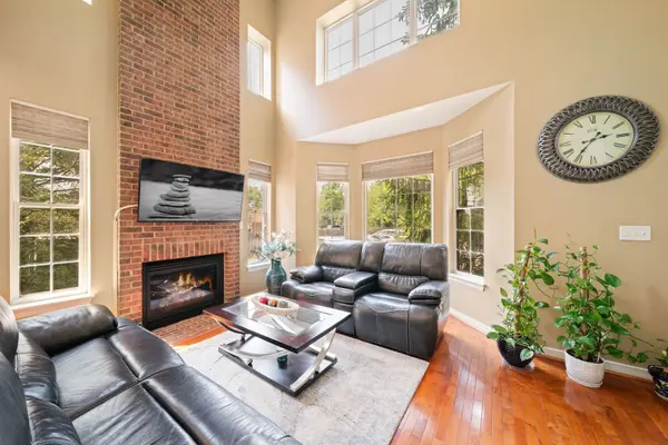 356 N WEST POINTE DR, Vernon Hills, IL 60061