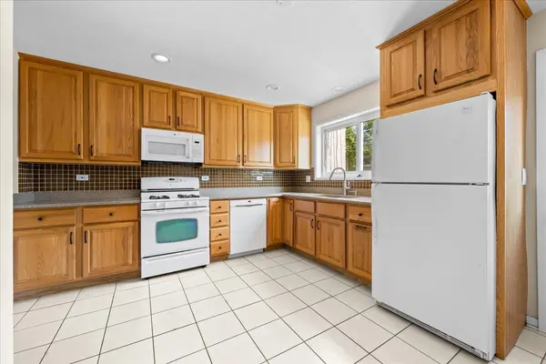 8713 N National AVE, Niles, IL 60714