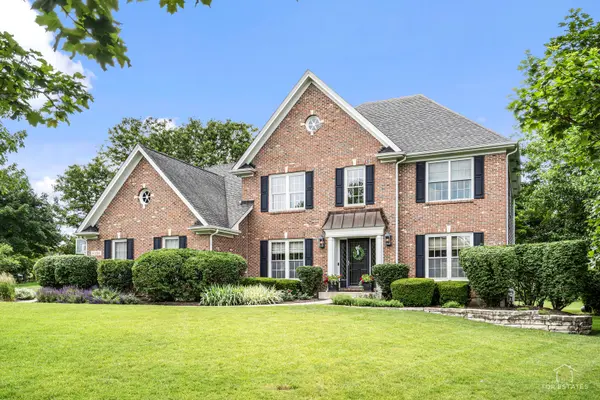 158 Derby Glen DR, Glen Ellyn, IL 60137