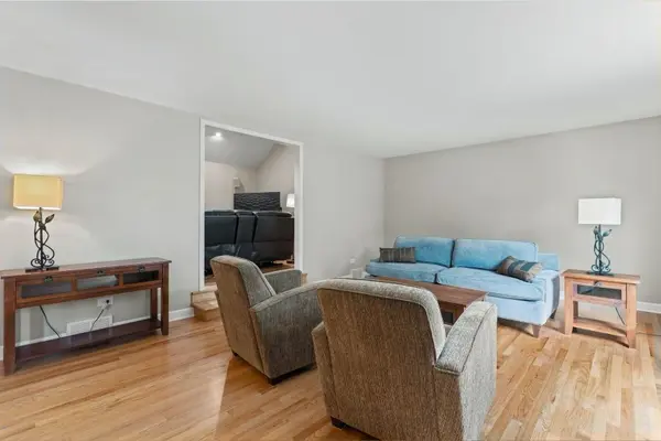 1023 Creekside CIR, Naperville, IL 60563