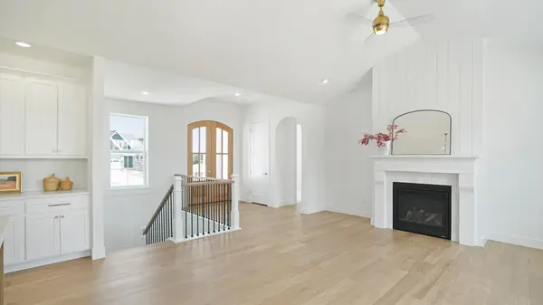 1203 Willowgrove LN, Mahomet, IL 61813