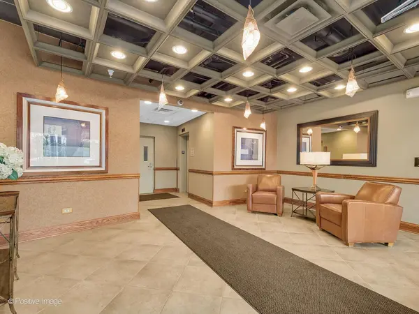 1 N Beacon PL #511, La Grange, IL 60525
