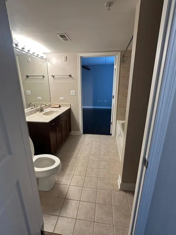 430 S Western AVE #203, Des Plaines, IL 60016