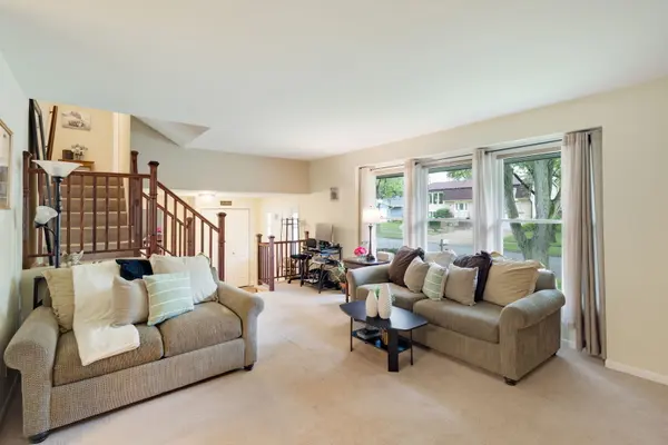 716 Dorchester DR, Bolingbrook, IL 60440