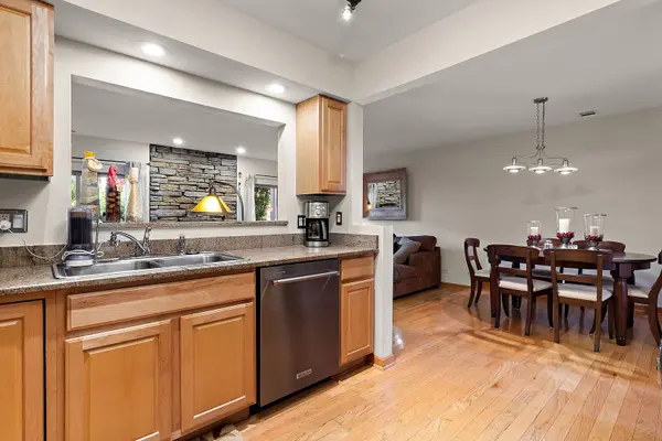 428 S Dee RD, Park Ridge, IL 60068