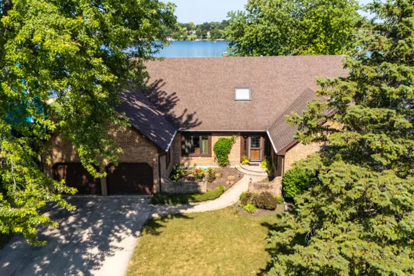 317 Mainsail DR, Third Lake, IL 60030