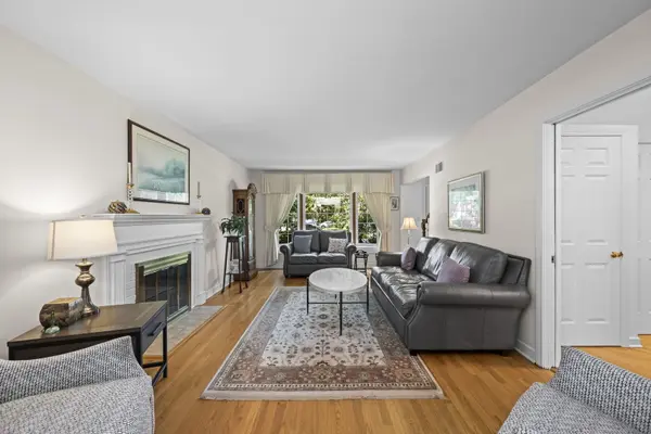 1101 E Mayfair RD, Arlington Heights, IL 60004