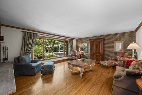 2285 Thorntree LN, Palatine, IL 60067