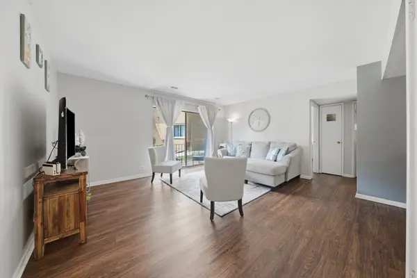 4827 W 109th ST #101, Oak Lawn, IL 60453