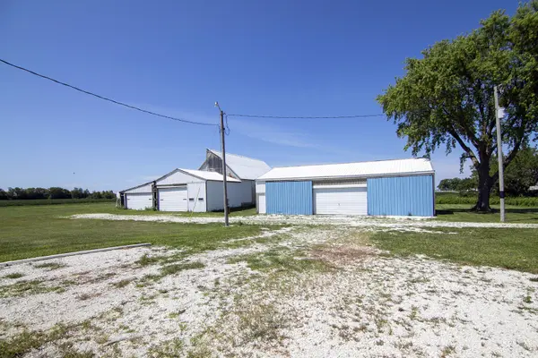 1067 E 3100 North RD, Clifton, IL 60927