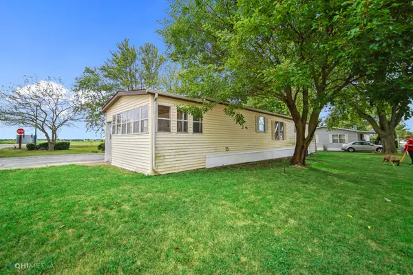 2 Berry LN E, Bourbonnais, IL 60914