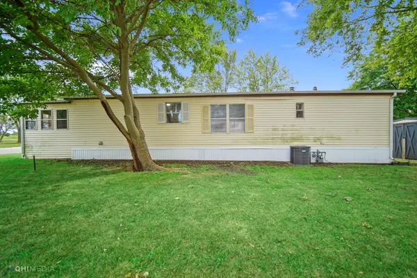 2 Berry LN E, Bourbonnais, IL 60914