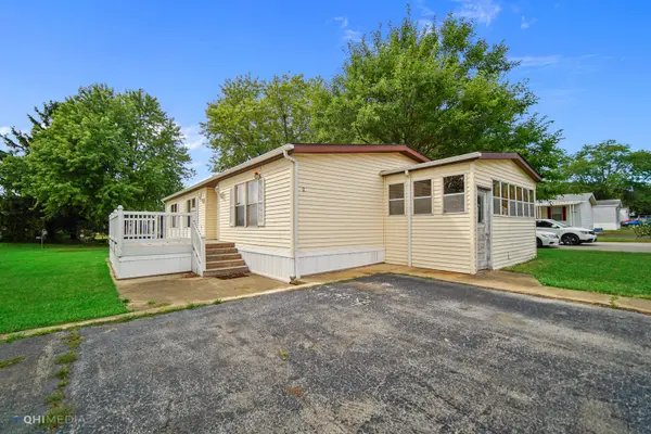 2 Berry LN E, Bourbonnais, IL 60914