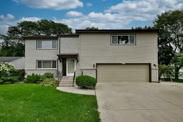 8039 Geneva ST, Woodridge, IL 60517