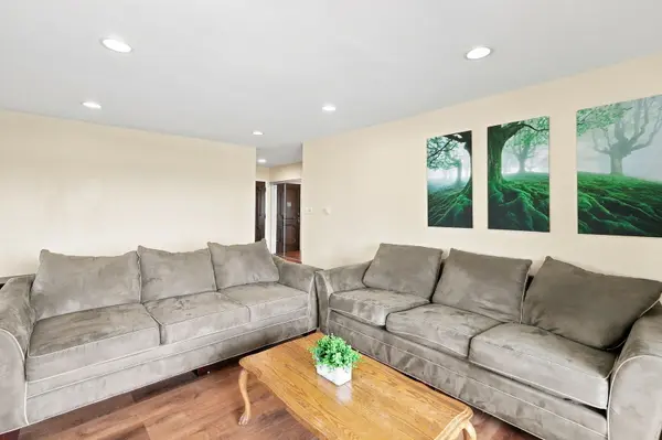 3300 N Carriageway DR #405, Arlington Heights, IL 60004