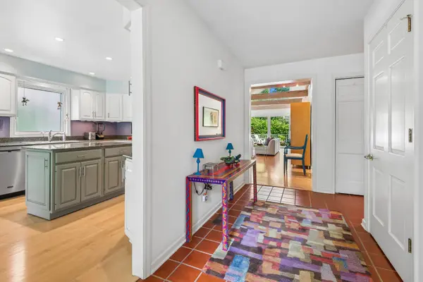 1818 Lincoln AVE, Northbrook, IL 60062