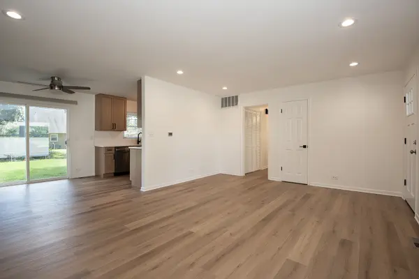 1021 Lonsdale RD, Elk Grove Village, IL 60007