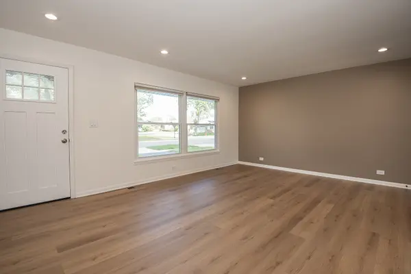 1021 Lonsdale RD, Elk Grove Village, IL 60007
