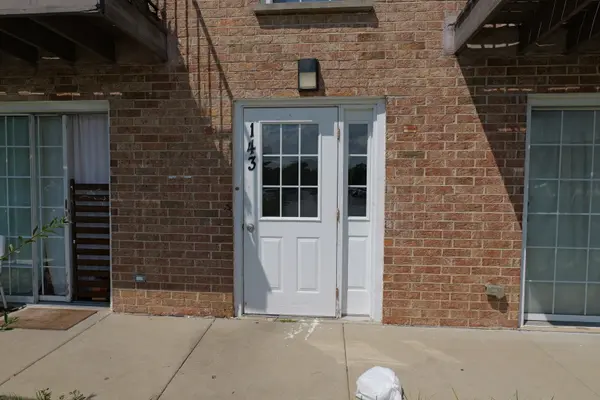 143 W Elk TRL #141, Carol Stream, IL 60188