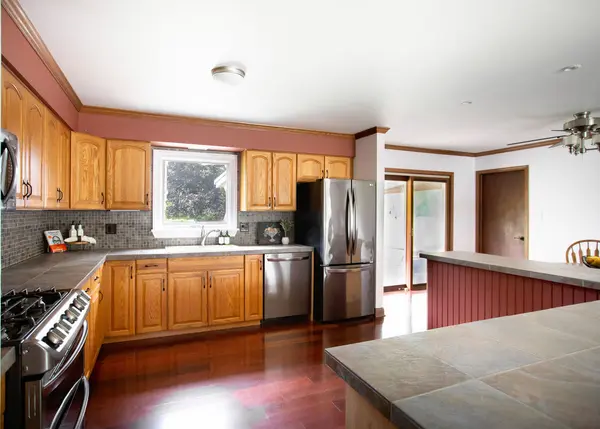 936 Estes ST, Gurnee, IL 60031