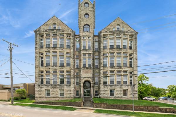400 Mccarthy RD #421, Lemont, IL 60439