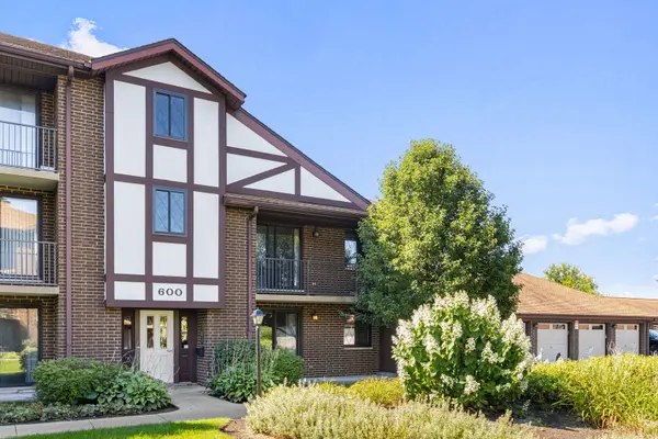 915 N York ST #604, Elmhurst, IL 60126