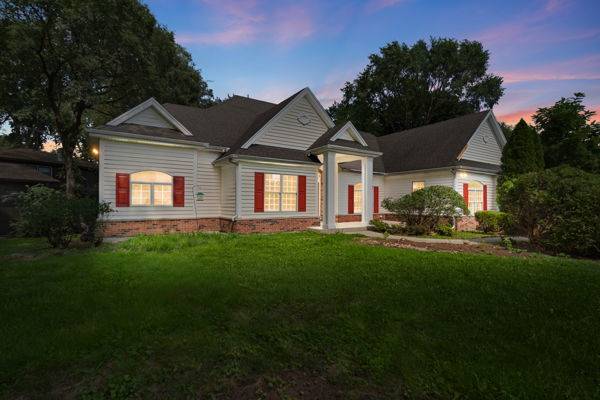 945 Kingston ST, Wheaton, IL 60187