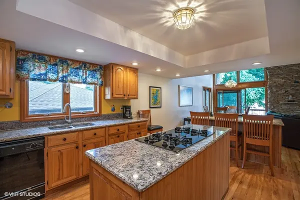 4106 W Lake Shore DR, Wonder Lake, IL 60097