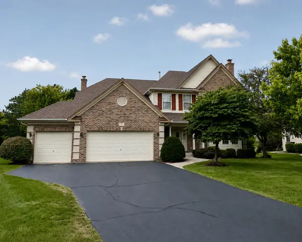 4 Wellesley CT, Hawthorn Woods, IL 60047