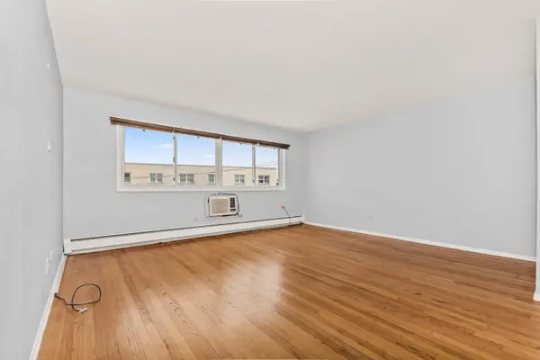 8203 Niles Center RD #3C, Skokie, IL 60077