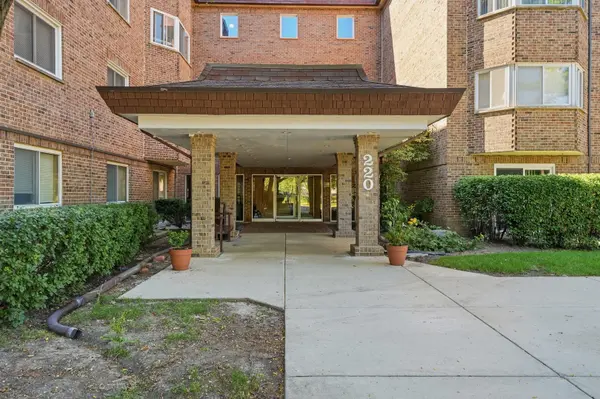 220 S Roselle RD #524, Schaumburg, IL 60193