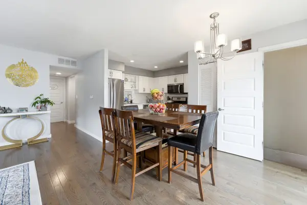 1811 Carlisle CT, Schaumburg, IL 60194