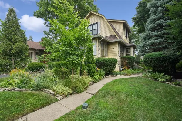 285 N Larch AVE, Elmhurst, IL 60126