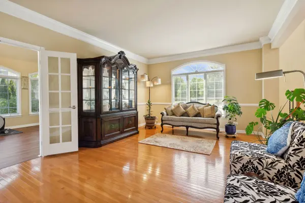 391 Lake Run LN, North Aurora, IL 60542