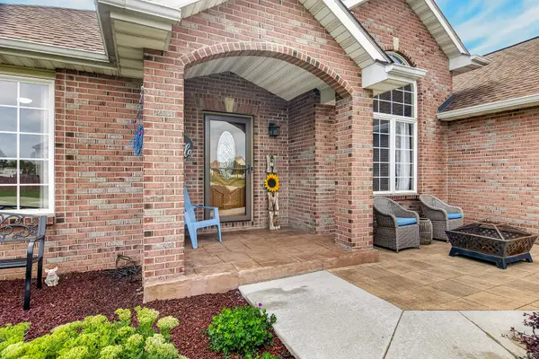 11074 Lemon Grass LN, Roscoe, IL 61073