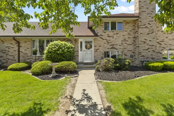 15221 S 74th CT #50, Orland Park, IL 60462