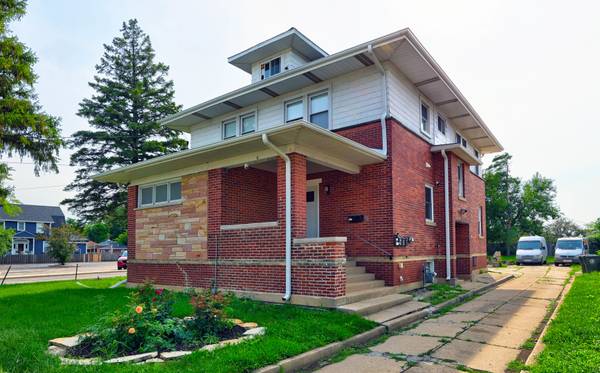 6 S Monterey AVE #A, Villa Park, IL 60181