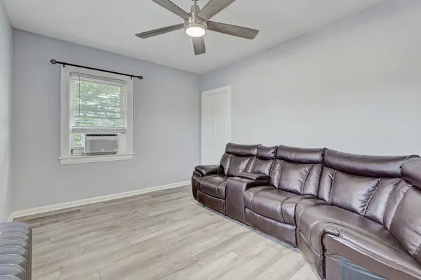 6 S Monterey AVE #A, Villa Park, IL 60181